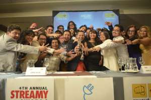 Con el premio en la mano, Enchufe.TV ya alista su pel&iacute;cula
