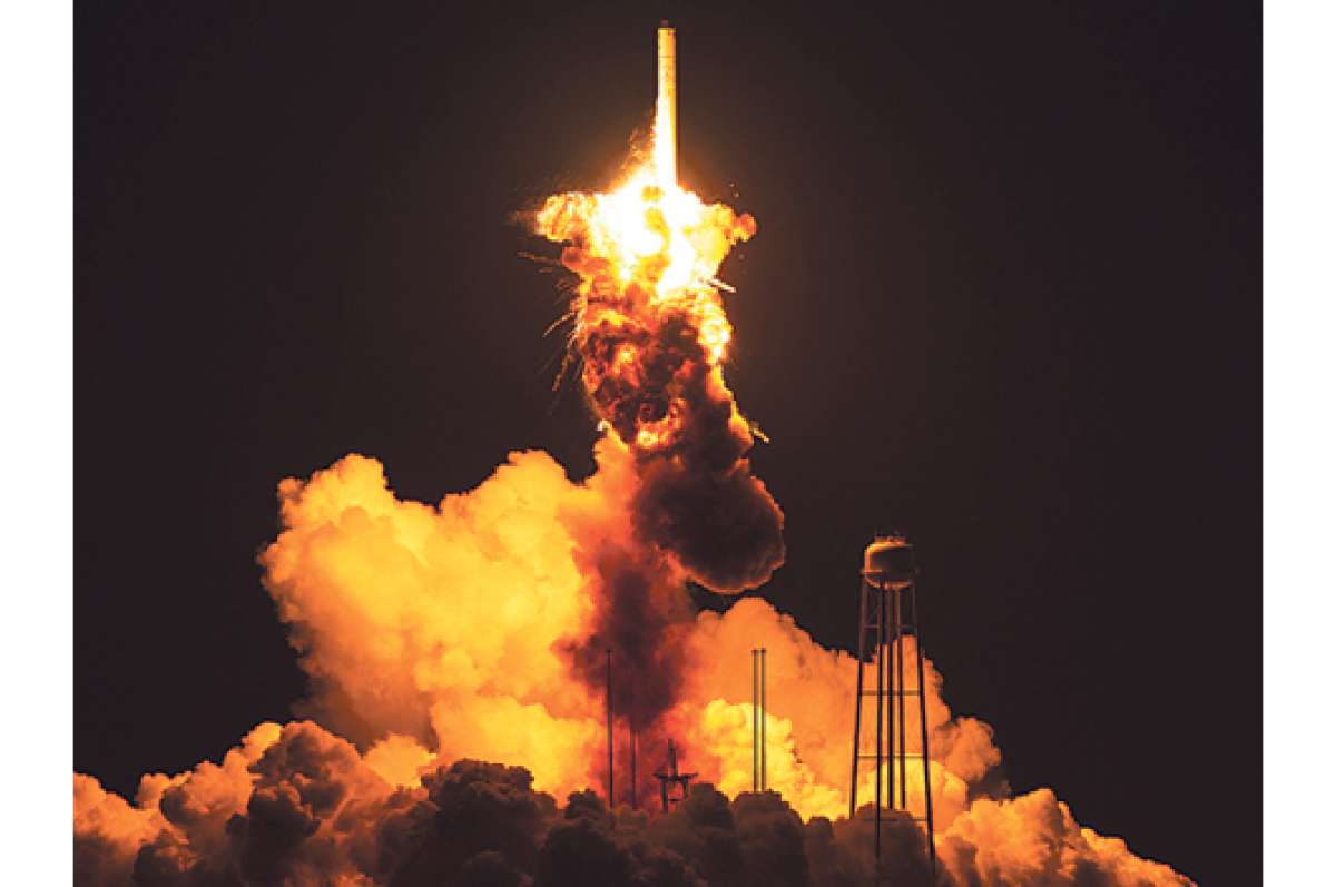 El cohete Spaceship alcanz&oacute; a elevarse muy poco y acab&oacute; convertido en una  bola de fuego. Foto: Internet
