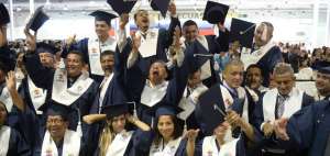 En el Centro de Convenciones de Guayaquil los artesanos de Guayas se graduaron en 73 especialidades.
