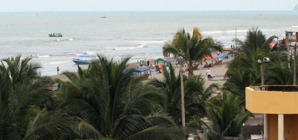 T&eacute;cnicos del Ministerio de Turismo realizan un censo por las zonas tur&iacute;sticas de Esmeraldas y de Manab&iacute;.