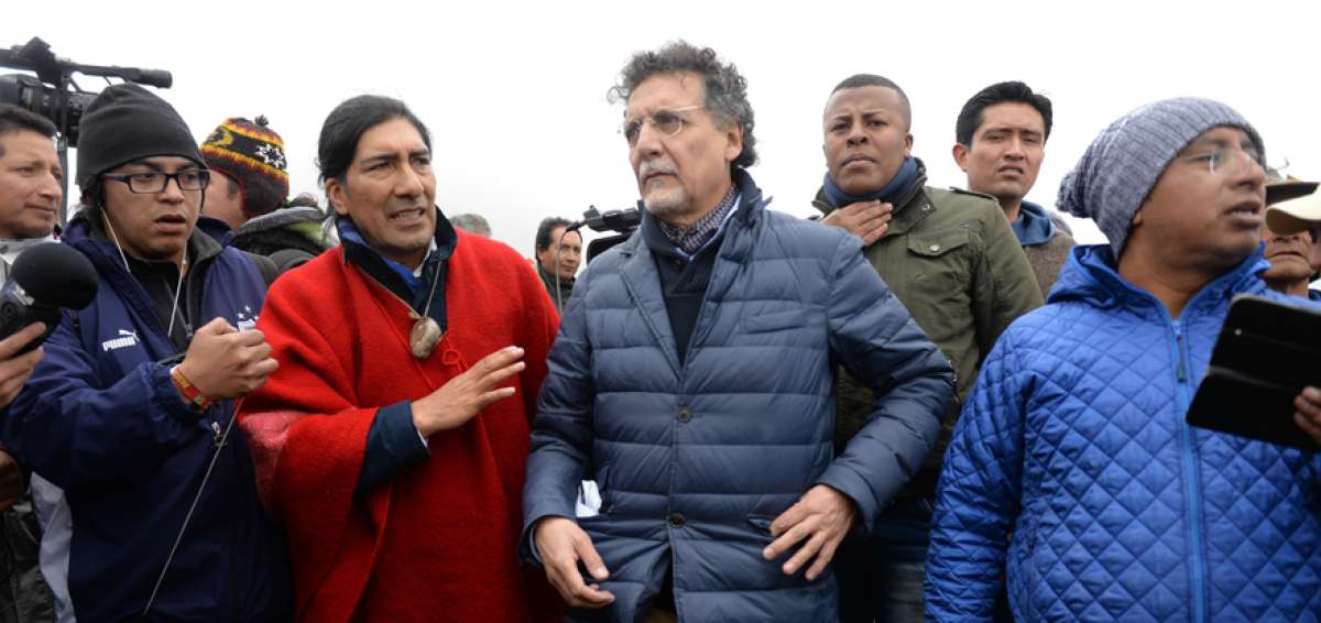 Celi visit&oacute; Loma Larga con activistas