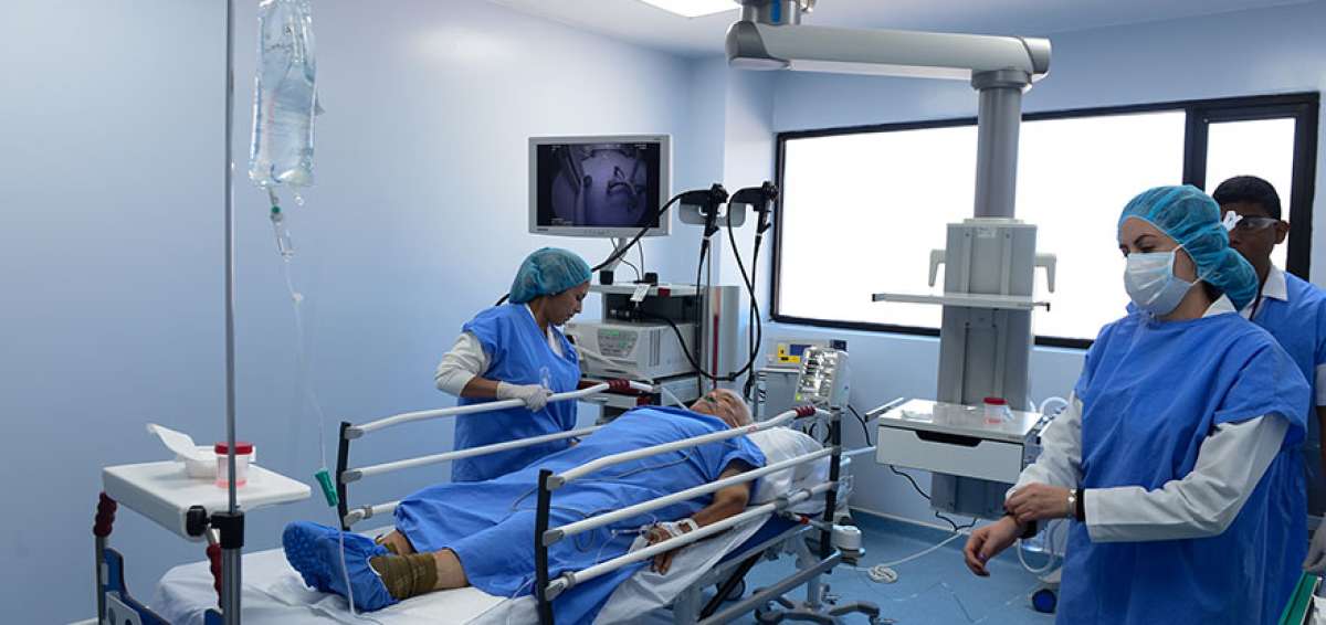 Alrededor de 39 mil profesionales de la salud atienden en el sistema p&uacute;blico. La Organizaci&oacute;n Mundial de la Salud (OMS) estima un &oacute;ptimo de 23 por cada 10.000 habitantes.  