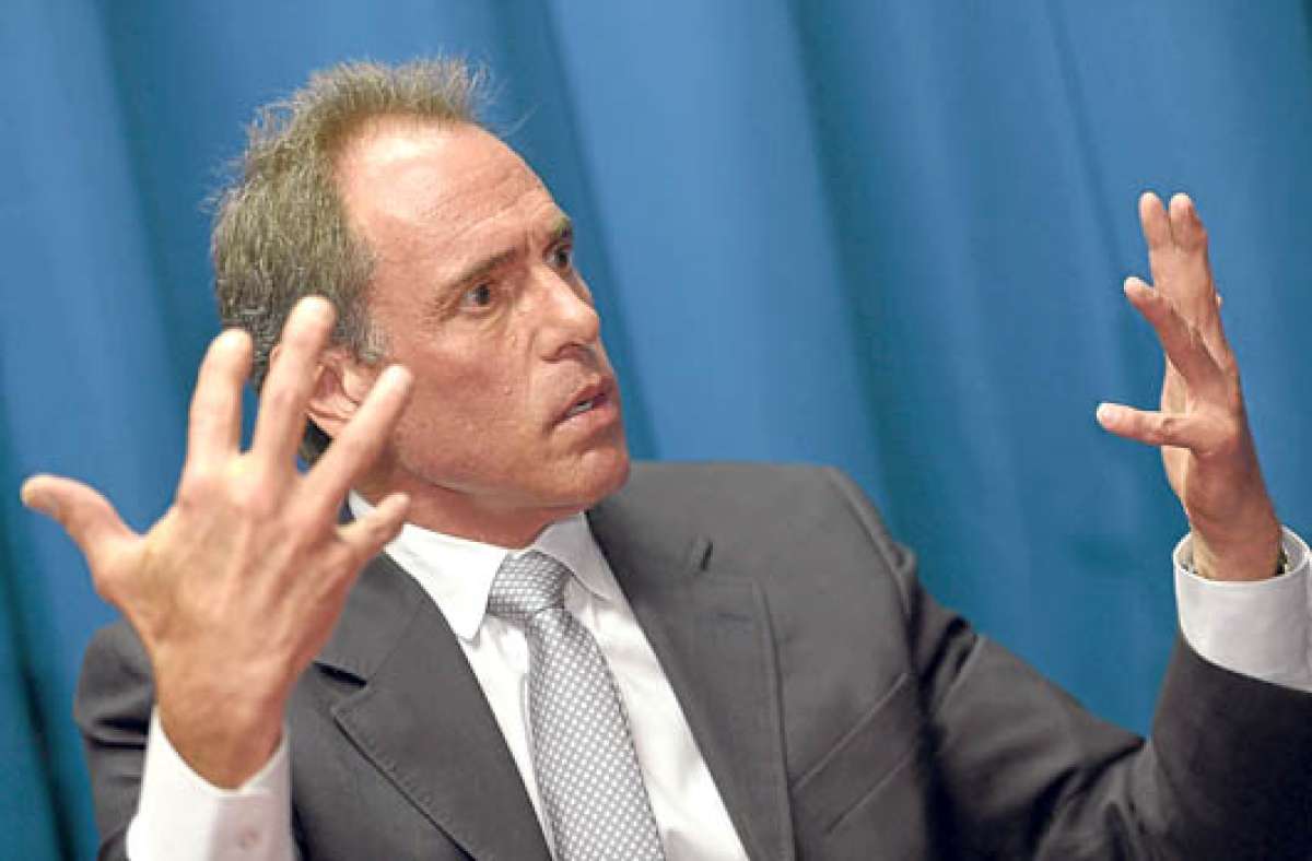 Lee James Alston. Profesi&oacute;n: Economista, con especialidad en estudios ambientales. Nacionalidad: Estadounidense.