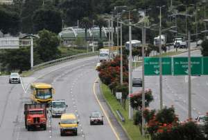 Agentes municipales realizan controles al transporte pesado en dos v&iacute;as de alta siniestralidad.