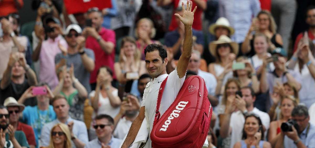 Federer vence a Dimitrov y sigue a la caza de su octavo Wimbledon
