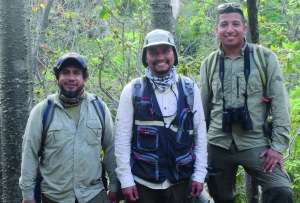 El equipo de investigaci&oacute;n: Jorge Armijos, Carlos Iv&aacute;n Espinosa,