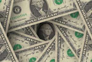 El dólar se fortalece en Latinoamerica conforme caen divisas como el peso colombiano y el peso chileno. 