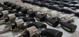 Polic&iacute;a incaut&oacute; 93 armas a dos empresas de seguridad en Guayaquil