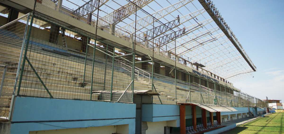 Los trabajos en el sector de tribuna del escenario manabita est&aacute;n a cargo de la empresa Razconsa C.A.