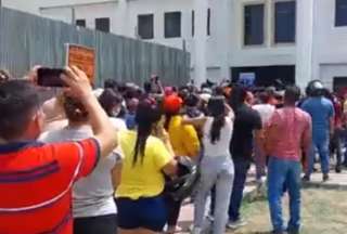 Aglomeraciones en la Universidad Agraria, al inicio de la jornada electoral