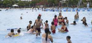 En Guayaquil, la principal afluencia de p&uacute;blico se dio en los balnearios ubicados en diferentes puntos de la urbe. La gente disfrut&oacute; en familia.