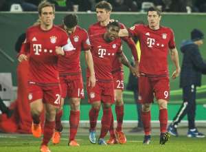 Con un tanto del brasile&ntilde;o Douglas Costa y doblete de Thomas Muller, los b&aacute;varos avanzan en la Copa Alemania. Foto: AFP