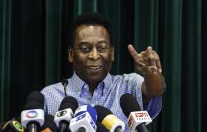 Pel&eacute; dio una rueda de prensa al salir de la Cl&iacute;nica Albert Einstein donde estuvo internado. Foto: AFP