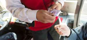 El primer paso para la implementaci&oacute;n de un sistema centralizado de recaudaci&oacute;n era el conteo de pasajeros mediante la entrega de boletos de papel.