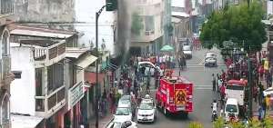 El fuego se origin&oacute; en una casa donde funciona un restaurante. 