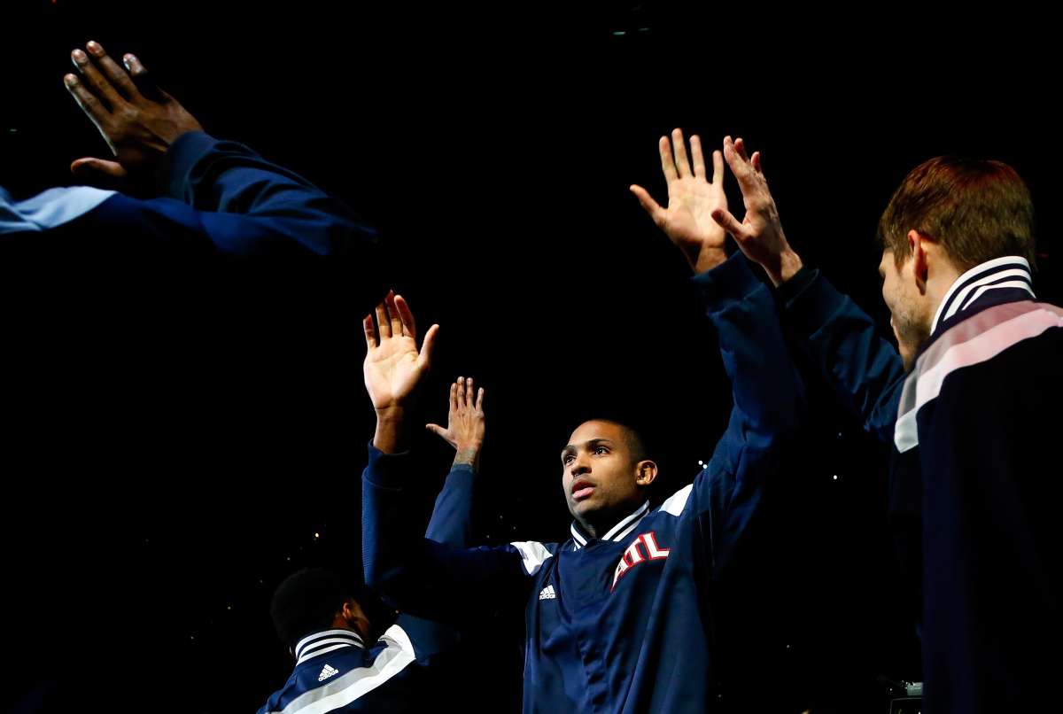 Al Horford le gan&oacute; el duelo de latinos al brasile&ntilde;o Nen&eacute;. Foto: AFP