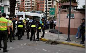 El supuesto asaltante falleci&oacute;  en el intercambio de balas. El otro delincuente huy&oacute; del lugar. Foto: Miguel Jim&eacute;nez/El Tel&eacute;grafo