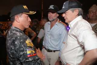 El presidente Guillermo Lasso (der.) recorrió la Entrada de la 8 junto al gobernador Francesco Tabbachi (izq.). 