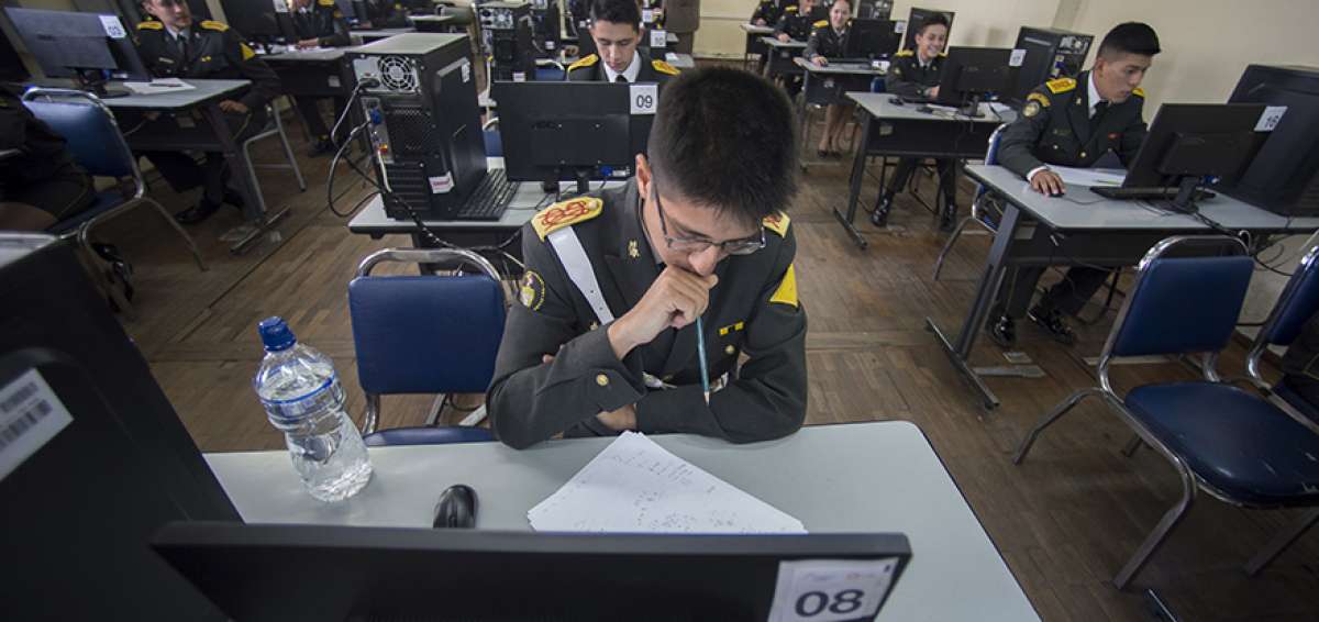 Los estudiantes que son evaluados son presas del estr&eacute;s, la angustia, al sentir que ser&aacute;n calificados y que, de ello, depende su ingreso o no a la universidad a seguir una carrera.