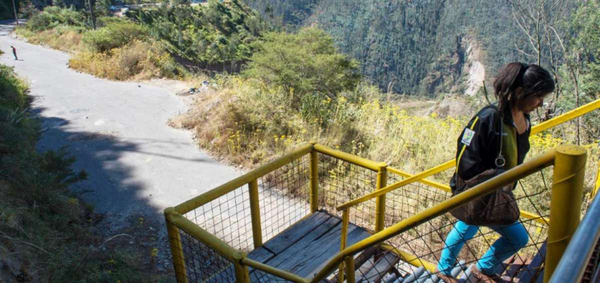 La manabita Karen Mu&ntilde;oz, quien recorre a diario la antigua v&iacute;a a Cumbay&aacute;, asegura que el sector no es peligroso, lo que facilita la circulaci&oacute;n.