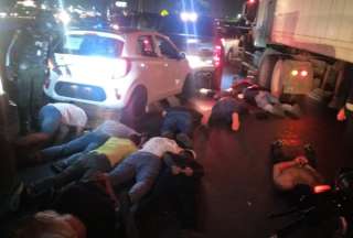 La Policia Nacional capturó a 36 personas, tras un tiroteo en la vía a Salitre.