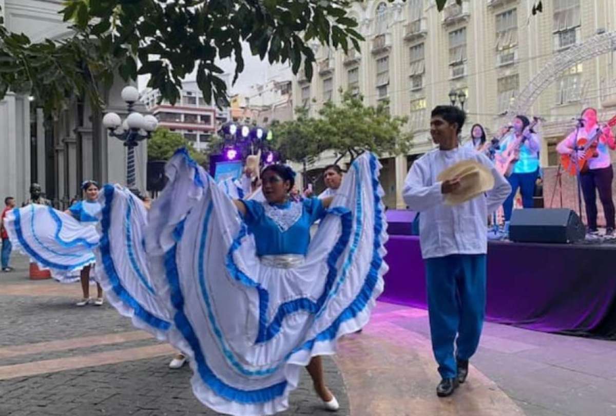 Presidente Noboa amplía el feriado de octubre para impulsar el turismo