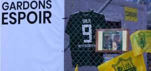 El f&uacute;tbol franc&eacute;s rendir&aacute; homenaje a Sala y el Nantes retira el "9"