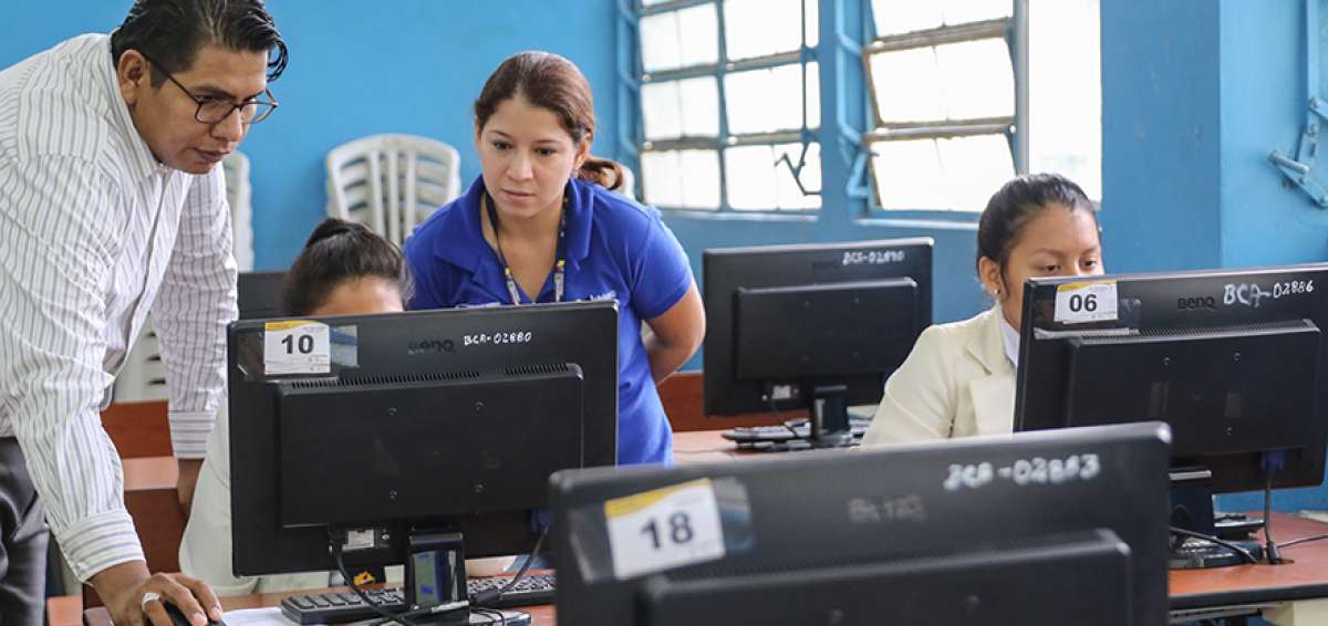 En el centro educativo Aguirre Abad siete j&oacute;venes y adultos con discapacidad f&iacute;sica, visual e intelectual se presentaron a realizar el examen.