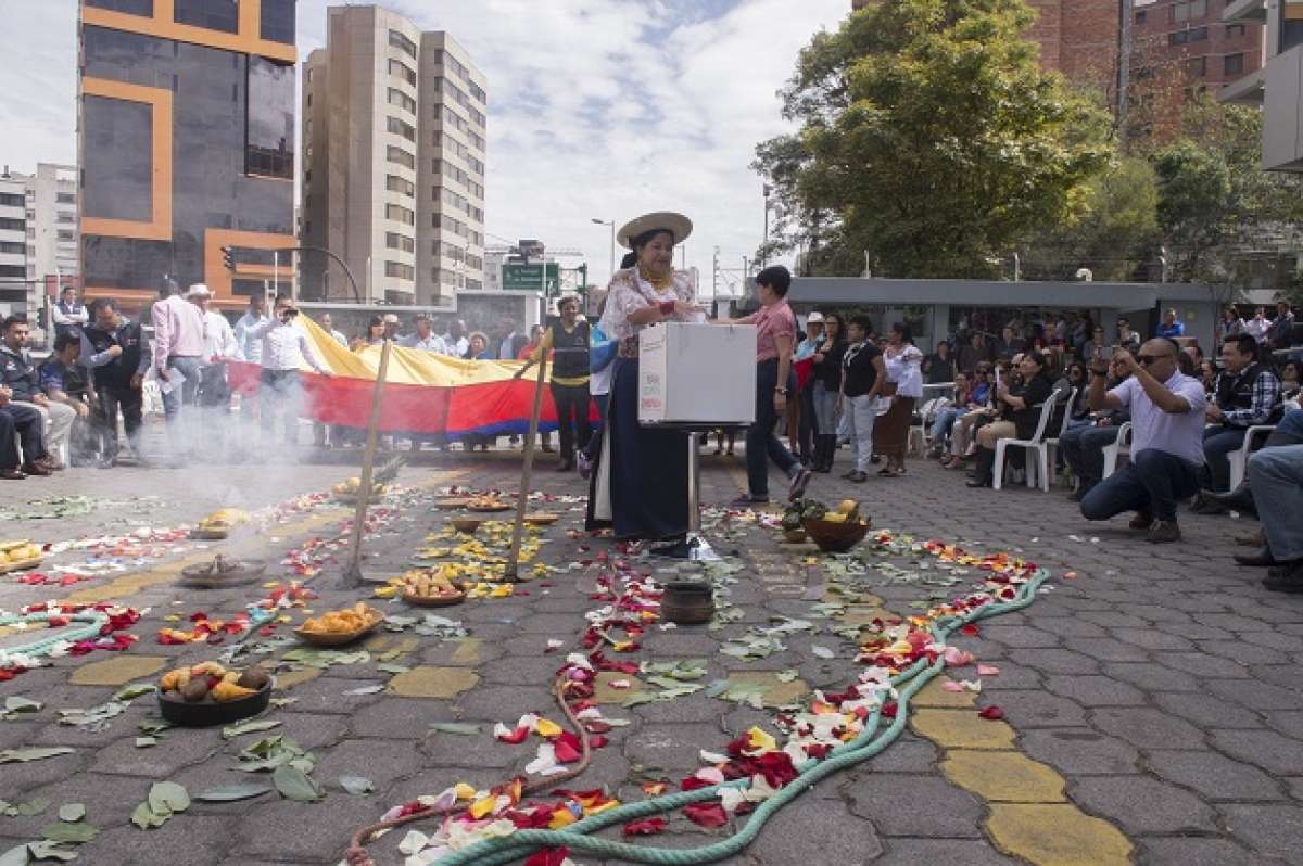 Las autoridades realizaron un encuentro intercultural esta ma&ntilde;ana en el CNE. Foto: Daniel Molineros/ EL TEL&Eacute;GRAFO