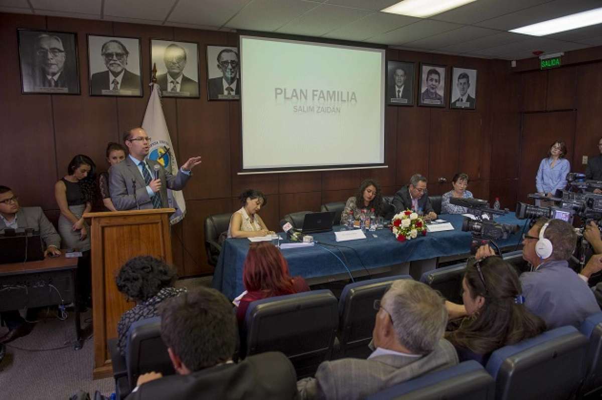 En el debate participaron catedr&aacute;ticos, defensores de derechos humanos y autoridades de Estado. Foto: Fernando Sandoval/ EL TEL&Eacute;GRAFO