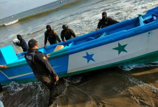 La Armada del Ecuador aprehendió a cinco presuntos &#039;piratas&#039; en la costa de Santa Elena