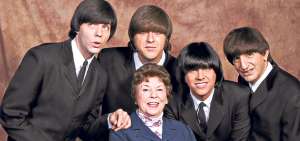 Louise Harrison, de 76 a&ntilde;os,  es la m&aacute;nager y fundadora del grupo brit&aacute;nico Liverpool Legends. Foto: Internet