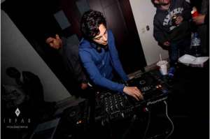 Chris C (Chris Carri&oacute;n), comenz&oacute; desde adolescente en la electr&oacute;nica de forma autodidacta.
