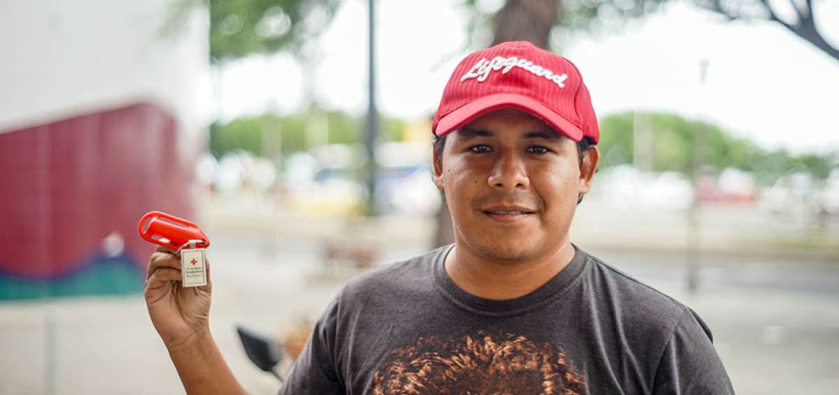 El surf vincul&oacute; a Diego al mundo de los salvavidas