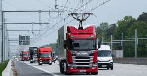 Son 13 mil camiones los que recargan las bater&iacute;as al pasar por la carretera. El objetivo es disminuir la contaminaci&oacute;n del sector. 