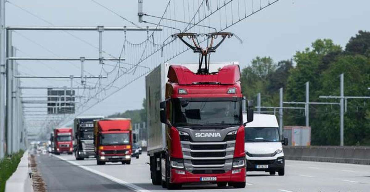 Son 13 mil camiones los que recargan las bater&iacute;as al pasar por la carretera. El objetivo es disminuir la contaminaci&oacute;n del sector. 