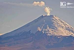 Una pequeña emisión de gases y vapor se registró en el volcán Cotopaxi. 
