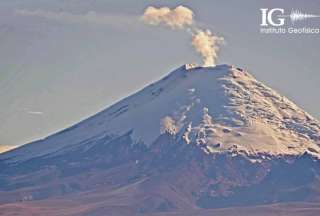 Una pequeña emisión de gases y vapor se registró en el volcán Cotopaxi. 