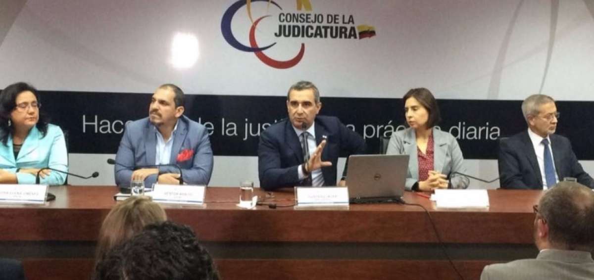 El presidente del Consejo de la Judicatura, Gustavo Jalkh, pidi&oacute; seriedad a la senadora. 