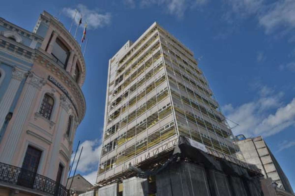 El edificio es parte del tradicional barrio San Blas. Se encuentra ubicado en la calle Gran Colombia. El inmueble es la puerta al Centro Hist&oacute;rico de la capital ecuatoriana. Foto: Santiago Mej&iacute;a/El Tel&eacute;grafo
