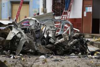 En Colombia, al menos 19 ataques con explosivos, drones y coches bomba sacudieron el suroeste del país, dejando cuatro muertos y 36 heridos.