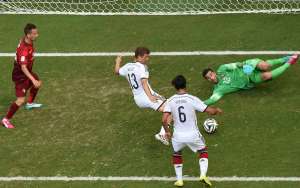 Thomas M&uuml;ller anota el primer hat-trick y es el actual goleador del torneo. Foto: AFP