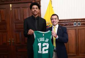 El presidente Daniel Noboa se reunió en Carondelet con RJ Luis Jr., fichaje reciente de los Boston Celtics en la NBA. 