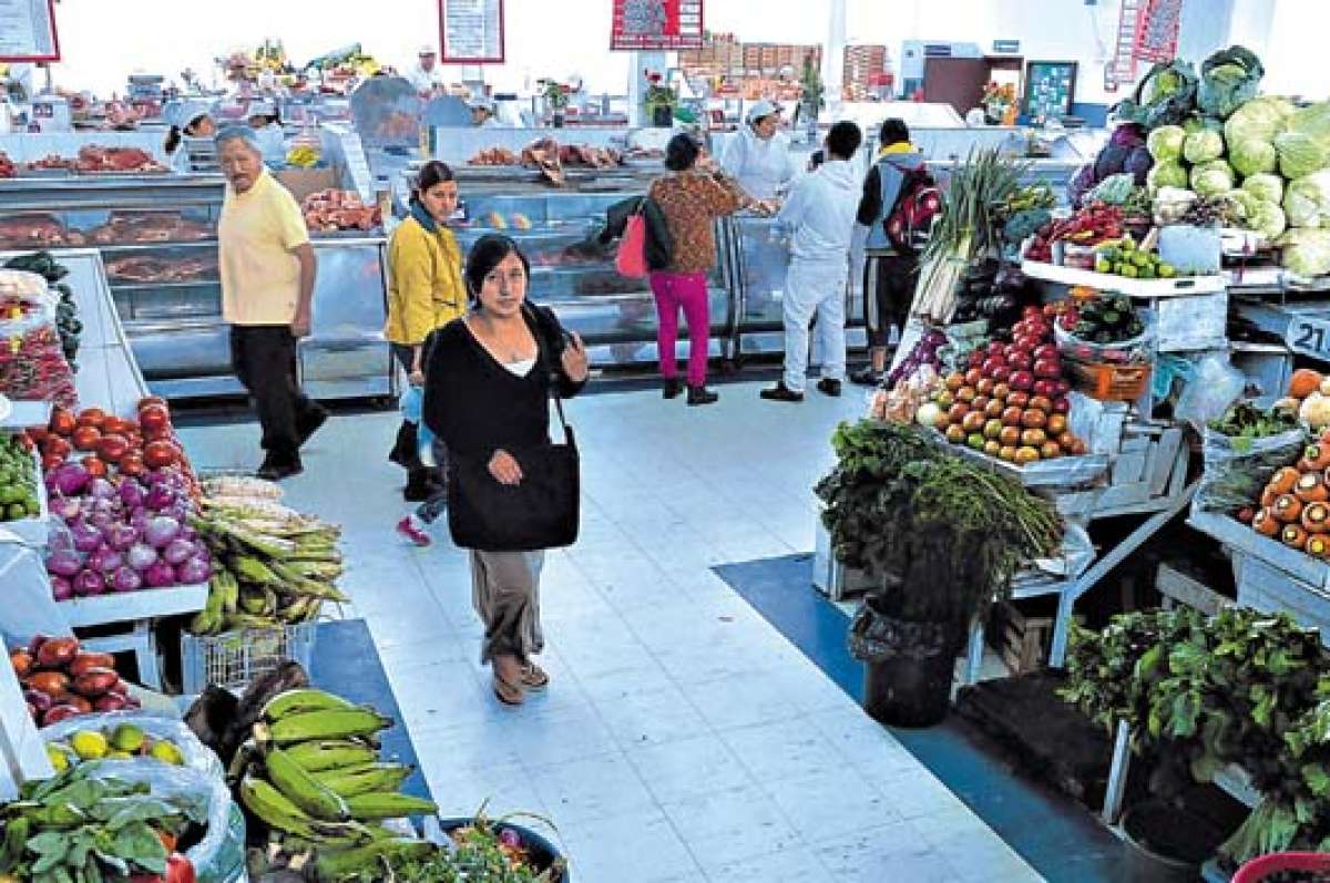 El mercado San Francisco fue fundado en el siglo XIX y fue el primero en su tipo de la ciudad. Actualmente,  150 comerciantes laboran en el lugar en buenas condiciones. Foto: &Aacute;lvaro P&eacute;rez |  El Tel&eacute;grafo