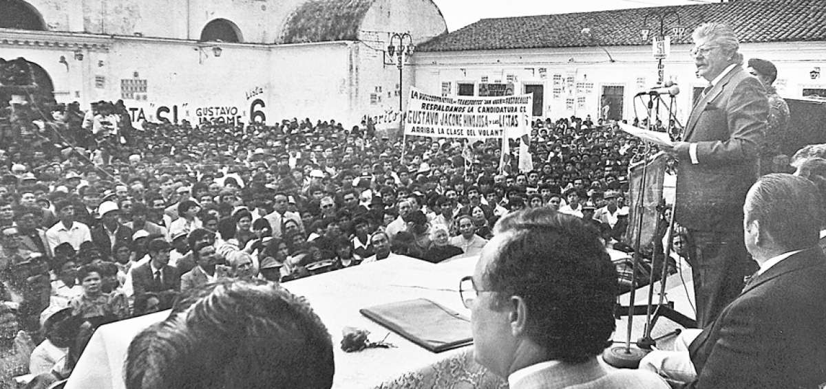 EN UN MITIN POL&Iacute;TICO en Latacunga interviene el Ing. Le&oacute;n Febres-Cordero para pedir el respaldo ciudadano en las urnas.
