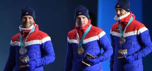 Martin Johnsrud Sundby (izquierda), Simen Hegstad Krueger (centro) y Hans Christer Holund.