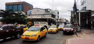 Las llamadas miniterminales en Machala han complicado el tr&aacute;nsito vehicular, en especial en el centro.