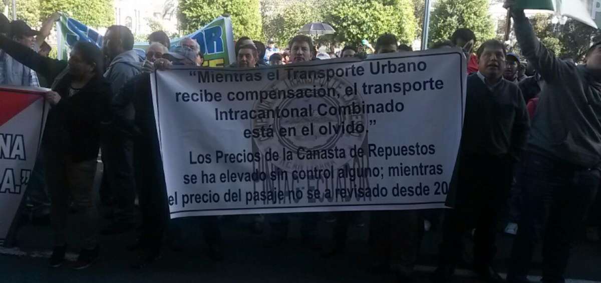 Transportistas rurales piden al Municipio de Quito un alza del 25% de las tarifas