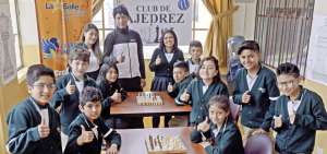 El licenciado Bayron Jato incentiva a que la comunidad educativa se sume al uso apropiado del tiempo libre con elementos que refuercen la confianza.