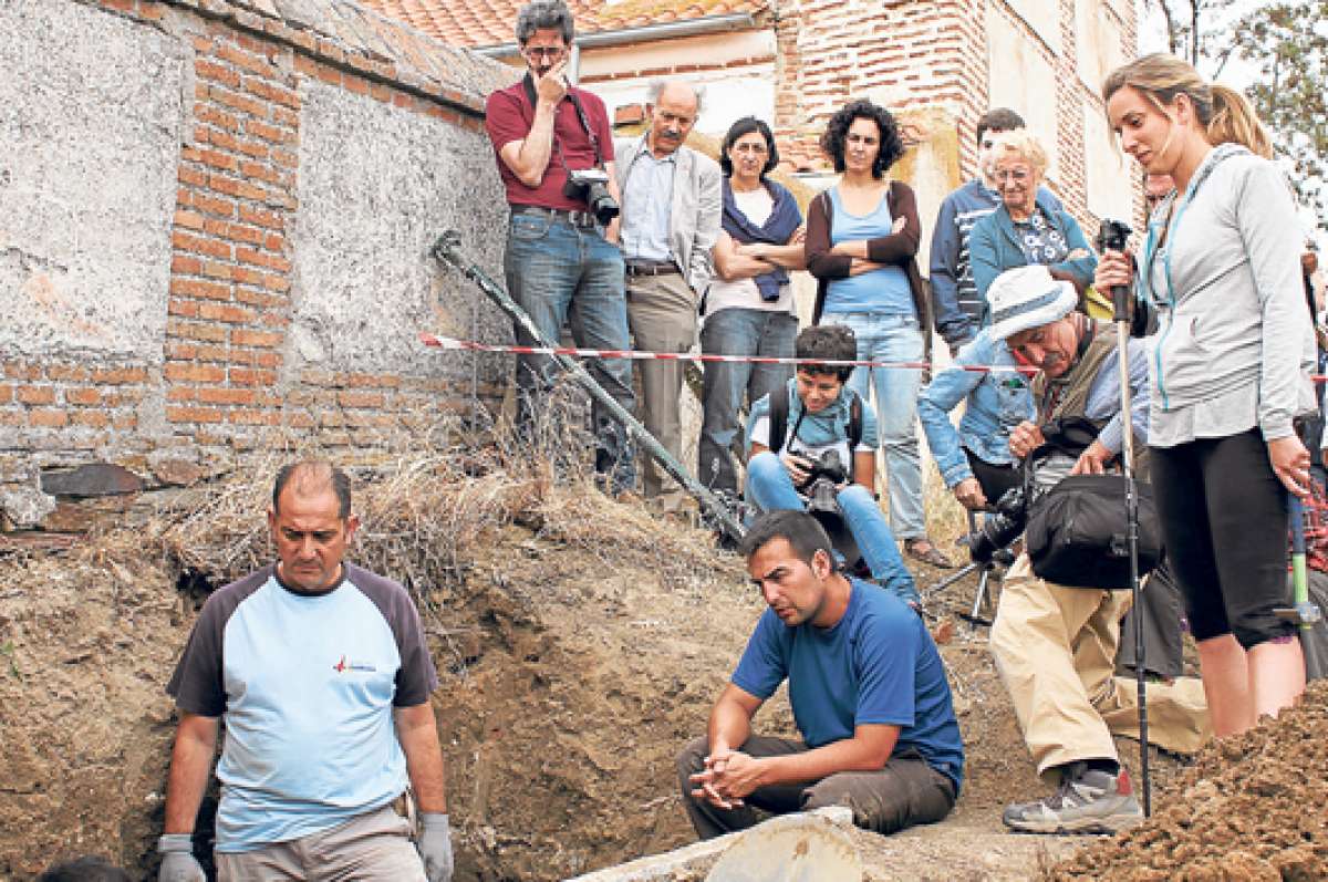 Abren fosas con centenar de v&iacute;ctimas del franquismo